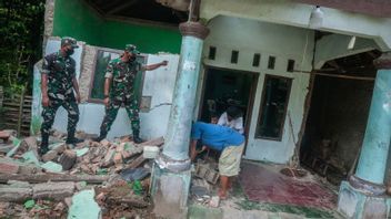バンテン地震による建物の被害被害が増加、被災者が親族の家に避難