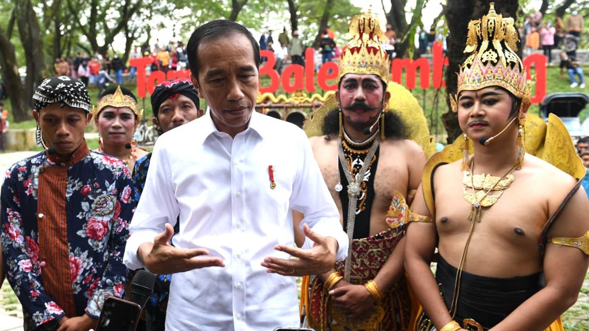 Di Hadapan Seniman Taman Balekambang Surakarta, Jokowi Berharap Aktivitas Seni Menggeliat Kembali Setelah Dihantam Pandemi
