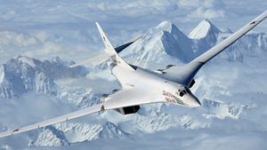 Pengebom Strategis Tu-160 Rusia Terbang di Samudra Arktik