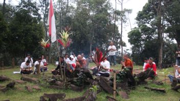 マウント・パダンでのスピリチュアル・クロス・ドアー、地球の日における環境的トバットの呼びかけ