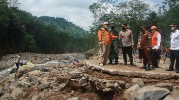 The Broken Bridge In Probolinggo Needs To Be Rebuilt Immediately, But What's Equally Important Is Investigating The Cause