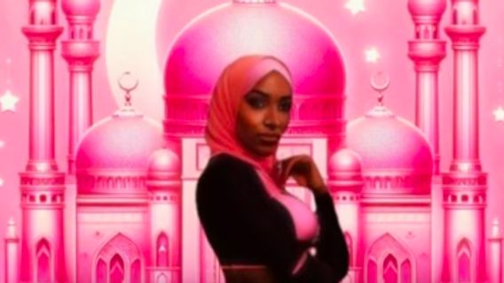 Sista Khalifa portait une robe sexuelle avec al-Quran Al-Quran