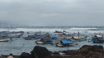 極端な天候と高波のために海洋ではない、南海岸の漁師Cianjurは援助を望んでいます