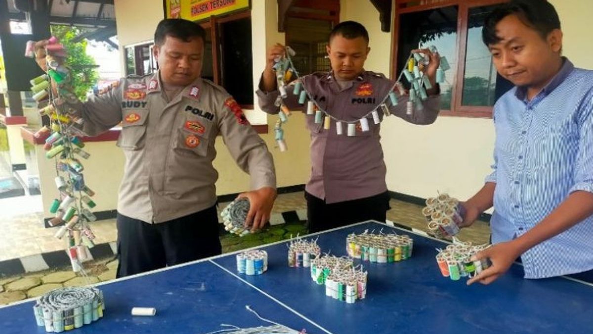 Threat Of 20 Prisons, Central Java Police Forbid Residents From Turning On Firecrackers During Ramadan And Eid