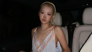 Diduga Rasisme, Majalah Ini Minta Maaf Potong Foto Rose BLACKPINK