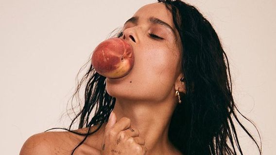 Zoe Kravitz Ingin Syuting Lagi, Tapi Takut Kostum Catwoman-nya Disentuh Banyak Orang