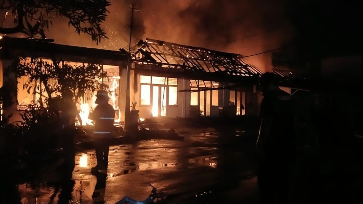  Kebakaran yang Ludeskan Kantor Samsat Bali Diduga karena Korsleting