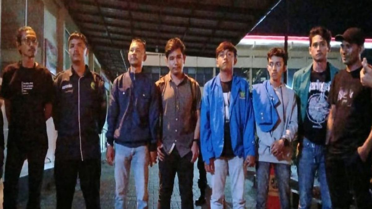 Five Acehnese Students Who Demo The Pilkada Bill Have Been Released