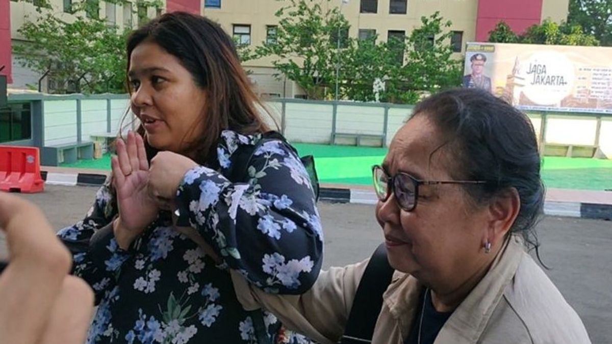 奥纳德被捕,她的母亲和兄弟桑班吉雅加达地铁警察