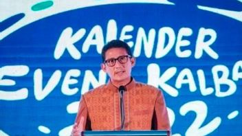 Sandiaga Uno Bangga Pakai Baju Kain Tenun khas Sidan-Kapuas Hulu