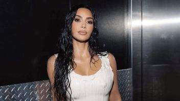 Kim Kardashian Donasi Pakaian Dalam untuk Korban dan Pemadam Kebakaran Los Angeles