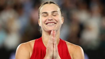 Aryna Sabalenka Tak Pernah Bayangkan Angkat Trofi Australia Open Beruntun