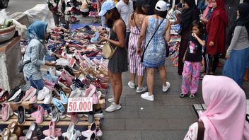 「ガラウ」天気は、旧市街の歩道の活性化を妨げる