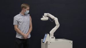 Canggih! Robot Ini Bisa Berikan Vaksin Tanpa Jarum Suntik
