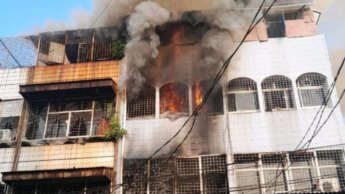 Police Examine The Burned Couple Of Boarding House Owners And Kill 6 People