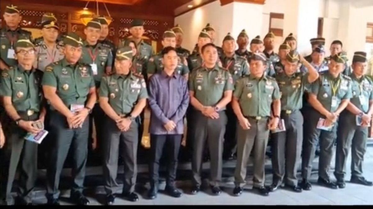 Photo With TNI Member, Gibran: It's An Old Photo, Not Related To The 2024 Presidential Election