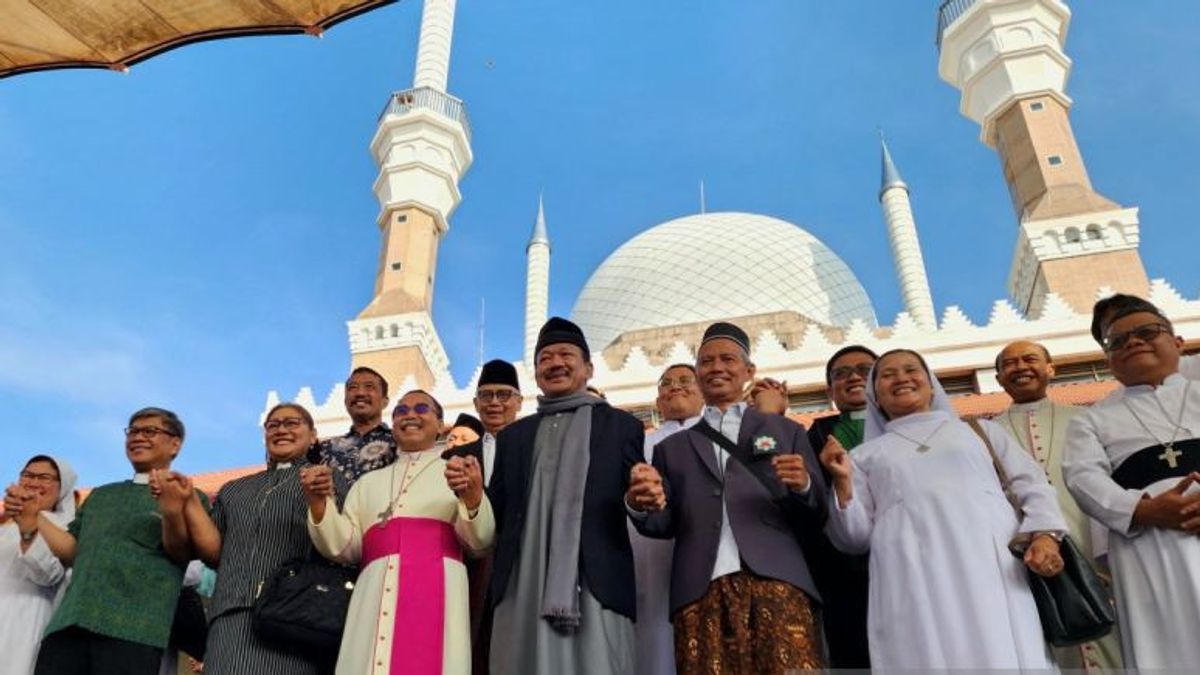 The Archbishop Of Semarang Comes To Wish Him Happy Eid Al-Fitr At The Great Mosque Of Central Java: God