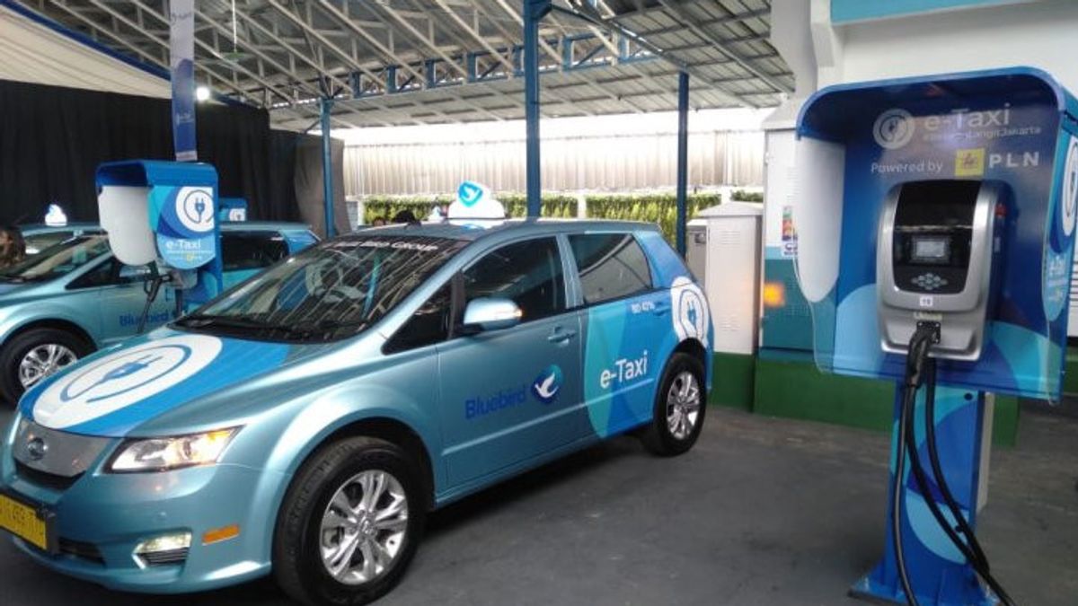 Expand Electric Vehicles, Blue Bird Add 500 Units This Year