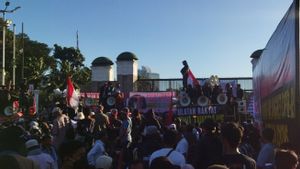 Pendemo Hak Angket dan Pemakzulan Jokowi Tolak Ajakan Adian Napitupulu Berdiskusi di Dalam Gedung DPR RI