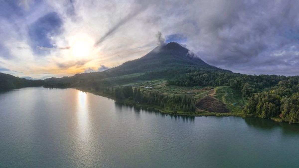 The Beauty Of Lake Lau Kawar At The Foot Of Mount Sinabung, Is No Less Than Lake Toba