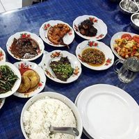 Restoran Nasi Padang Milik Artis yang Bisa Jadi Referensi Bukber 