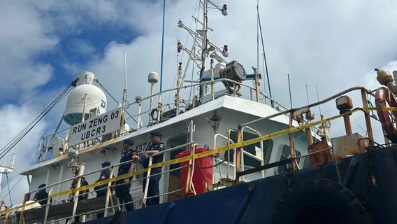 政府は、アラフラ海での外国船による違法漁業の慣行のフォローアップを求められています