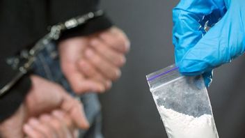 For The Sake Of Half A Gram Of Methamphetamine In Ambon Village, Three Teenage Boys Steal A Motorbike In The Parking Lot Of A Luxury Apartment In Cengkareng