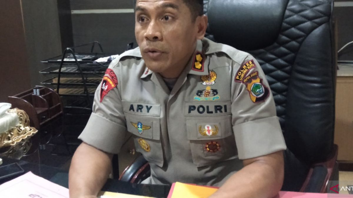 Bisnis Kartu Vaksin dan Tes Usap COVID-19, Polres Sorong Kota Ciduk 4 Orang Pelaku