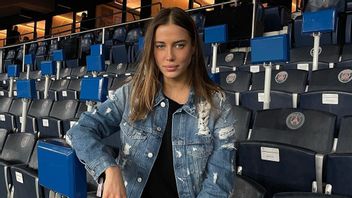 Borussia Dortmund Defender Nico Schulz Is Now Dating Nicole Poturalski, Former Sexy Model Of Brad Pitt