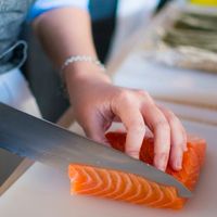 Populer Tren Candied Salmon, Ketahui Bahaya Salmon Asap untuk Kesehatan