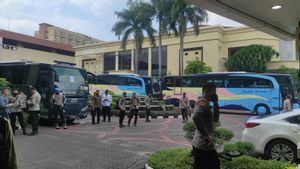  Momen Pati-Pamen Polri Naik Bus dari PTIK Sebelum Menghadap Jokowi di Istana