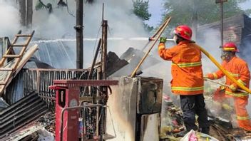 ジョグジャカルタ市の616 RWのうち、703人がボランティア消防士として登録されています