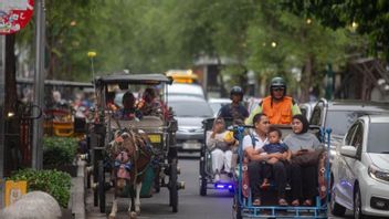 2025年圣诞节前夕，37.1万辆汽车进入日惹