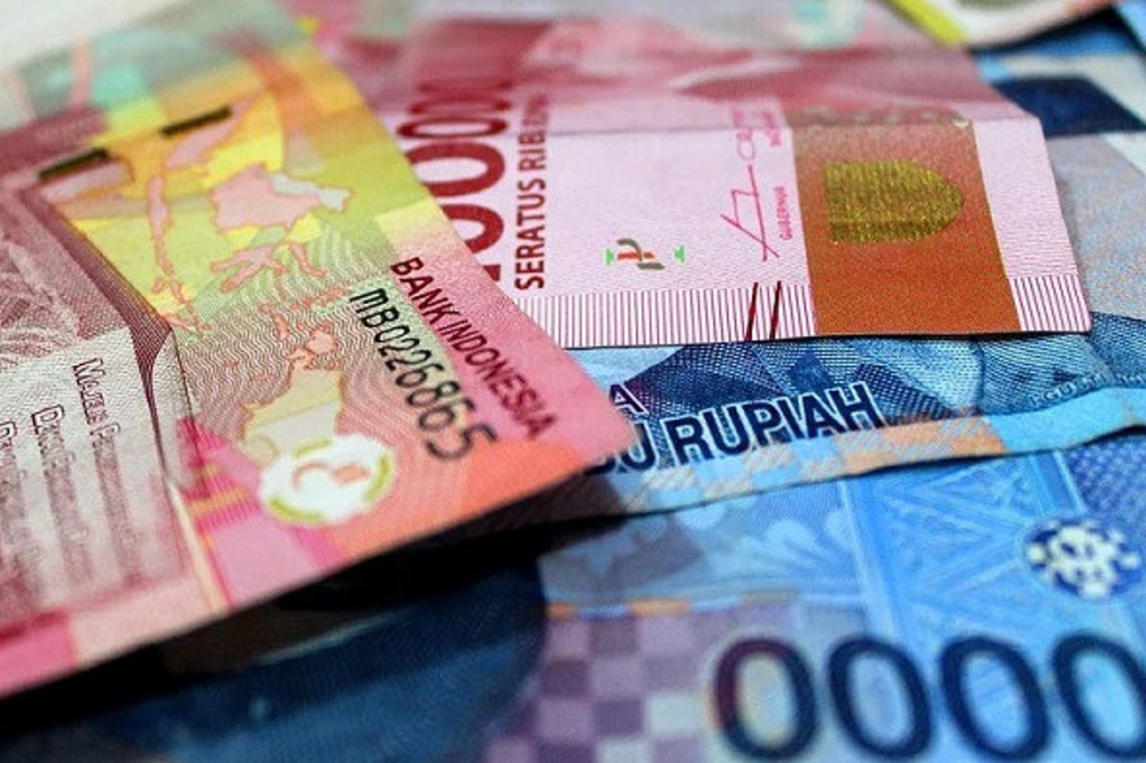 On Thursday, Rupiah Closed Slightly Lower To Rp13,657 Per US Dollar