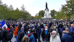 Guru Sejarah Prancis Dipenggal, Ribuan Warga Gelar Aksi Solidaritas