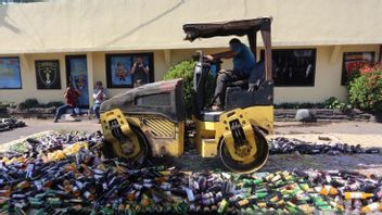 Keeping Christmas And New Year's Security, Cianjur Police Destroys 4,860 Bottles Of Alcohol