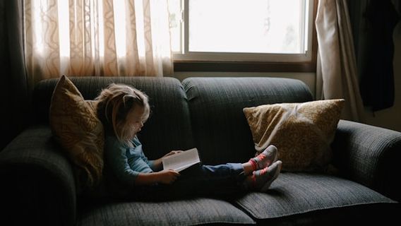 子供たちに魔法なしで効果的に読むように教える方法:ここに段階があります