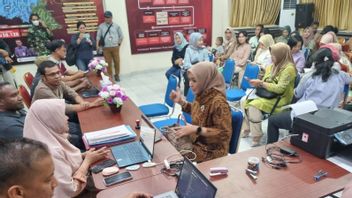 Rombongan Istri Anggota TNI Kodam XVIII/Kasuari Ramai-ramai Urus Pindah Lokasi Memilih Pemilu 2024