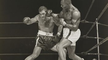 世界体育史 今天，1956年4月27日：重量级拳击冠军洛基·马西亚诺退役