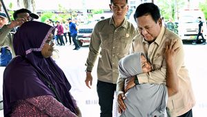 Presiden Prabowo Tinjau Posko Pengungsian Banjir di Tapanuli Tengah 