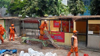 Belasan Kios PKL di Kawasan Gambir Dibongkar, Pedagang: Nanti Juga Balik Lagi