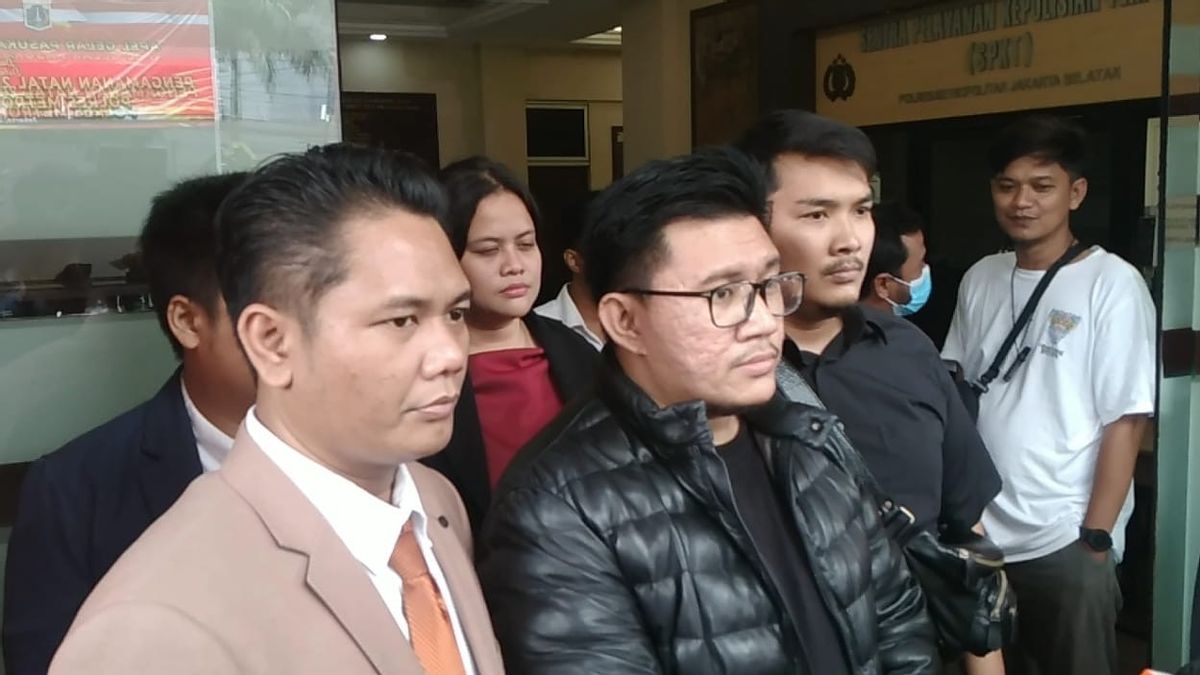 One Reporter Asked, "Baim Wong Crew Still Called Police Investigators"