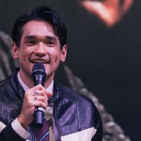 Afgan Rangkum 18 Tahun Karier dalam Konser Tunggal Diiringi Erwin Gutawa