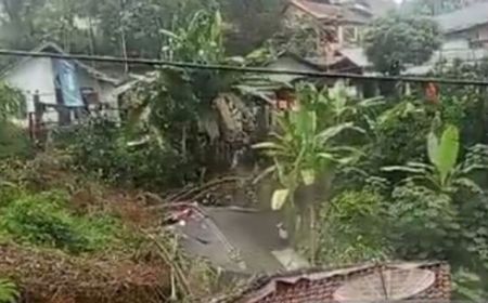 Tanah Longsor Rusak 12 Rumah di Cibadak Sukabumi, Tak Ada Korban Jiwa, Warga Terdampak Mengungsi