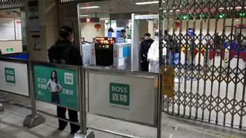 北京と上海がCOVID-19の制限を強化:住民は物資の不足を心配して家を出ることを制限されている
