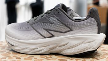 Ikonik dan Bersejarah dalam Perjalanan Sepatu Lari, New Balance Rayakan Esensi Warna Abu-abu