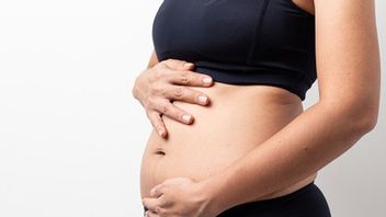الفرق بين البطن الحامل والمنتفخة ، لا يزال هناك العديد من النساء اللواتي يعتقدن خطأ
