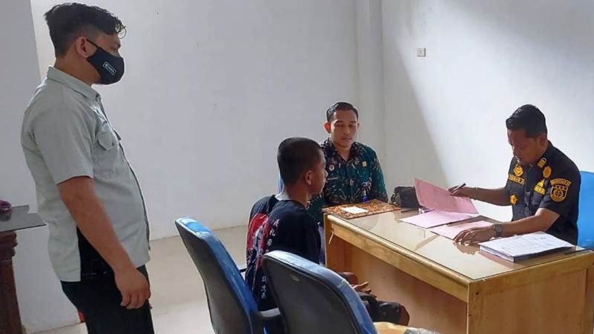 Deux Des 14 Violeurs D’enfants Présumés à Nagan Raya Aceh Ont été Remis Par Les Procureurs