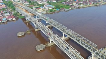 جاكرتا - أكملت وزارة PUPR تكرار جسر Kapuas I في غرب كاليمانتان بقيمة 275.5 مليار روبية إندونيسية