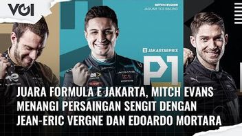 VIDEO: Tanpa Semburan Sampanye, Juara Formula E Jakarta 2022 Mitch Evans Hanya Ayunkan Trofi